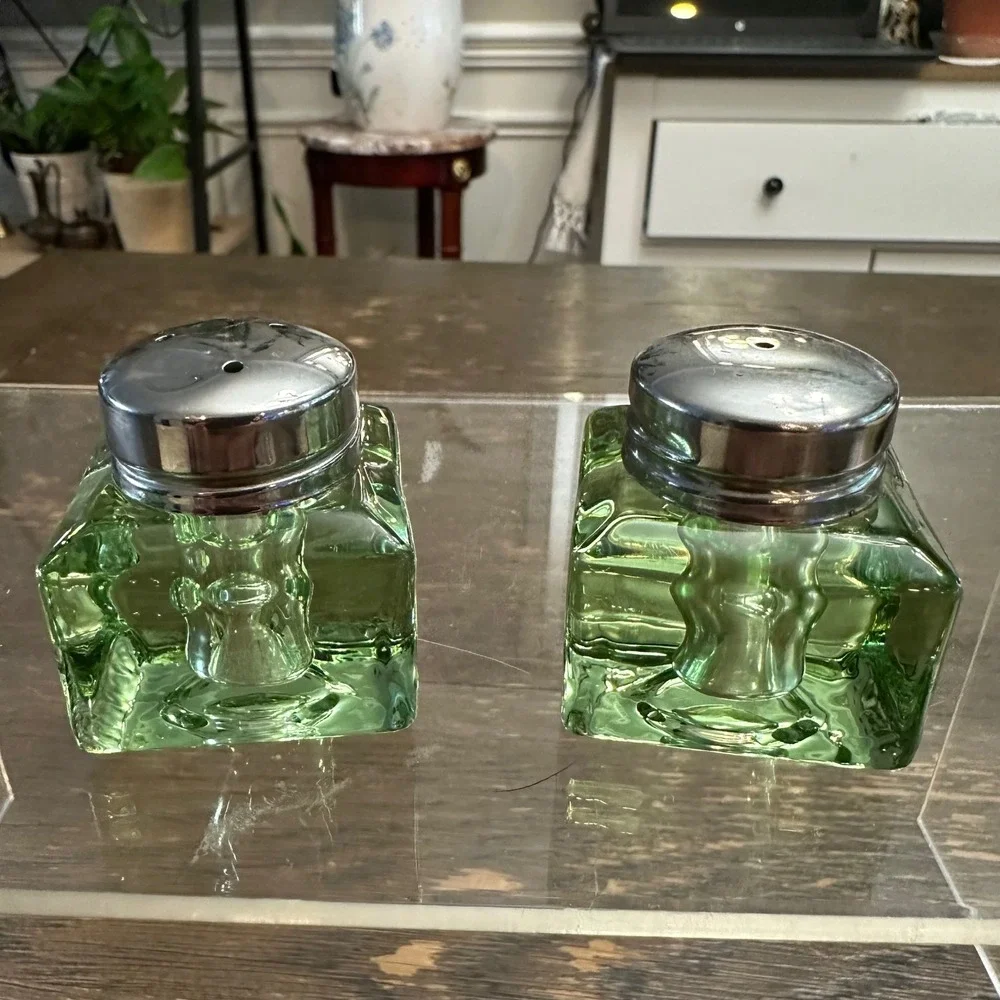 Pottery Barn Monterey collection Green Icecube Salt and Pepper Shakers NEW